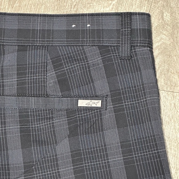 Men's Greg Norman Golf 38 Large Chino Khakis Shorts Black Stretch Grip Waistband - Picture 6 of 8